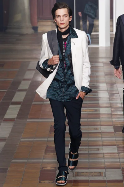 Look 44